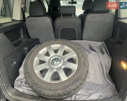 Черный Фольксваген Туран, объемом двигателя 2 л и пробегом 208 тыс. км за 7771 $, фото 27 на Automoto.ua