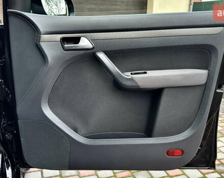 Черный Фольксваген Туран, объемом двигателя 1.6 л и пробегом 176 тыс. км за 8198 $, фото 82 на Automoto.ua