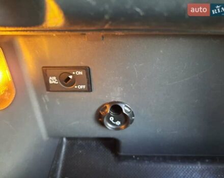 Черный Фольксваген Туран, объемом двигателя 1.6 л и пробегом 213 тыс. км за 8550 $, фото 145 на Automoto.ua