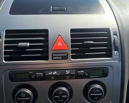 Чорний Фольксваген Туран, об'ємом двигуна 1.4 л та пробігом 216 тис. км за 7800 $, фото 13 на Automoto.ua