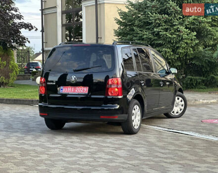 Черный Фольксваген Туран, объемом двигателя 1.6 л и пробегом 220 тыс. км за 7700 $, фото 1 на Automoto.ua