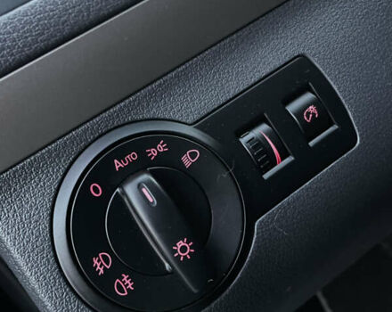 Чорний Фольксваген Туран, об'ємом двигуна 2 л та пробігом 292 тис. км за 8850 $, фото 37 на Automoto.ua