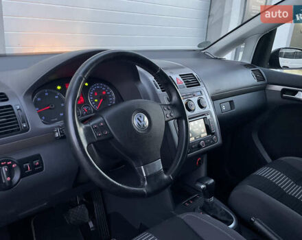 Чорний Фольксваген Туран, об'ємом двигуна 2 л та пробігом 292 тис. км за 8999 $, фото 59 на Automoto.ua