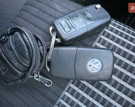 Чорний Фольксваген Туран, об'ємом двигуна 1.4 л та пробігом 145 тис. км за 8699 $, фото 50 на Automoto.ua