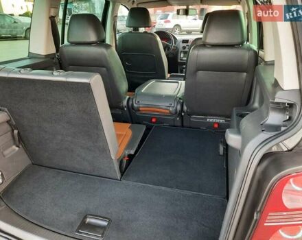 Черный Фольксваген Туран, объемом двигателя 1.6 л и пробегом 213 тыс. км за 8550 $, фото 124 на Automoto.ua