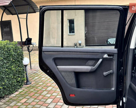 Черный Фольксваген Туран, объемом двигателя 1.6 л и пробегом 176 тыс. км за 8198 $, фото 77 на Automoto.ua