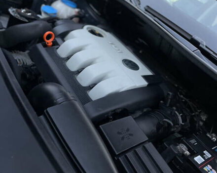 Чорний Фольксваген Туран, об'ємом двигуна 2 л та пробігом 292 тис. км за 8999 $, фото 93 на Automoto.ua