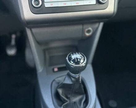 Черный Фольксваген Туран, объемом двигателя 1.6 л и пробегом 220 тыс. км за 7700 $, фото 46 на Automoto.ua