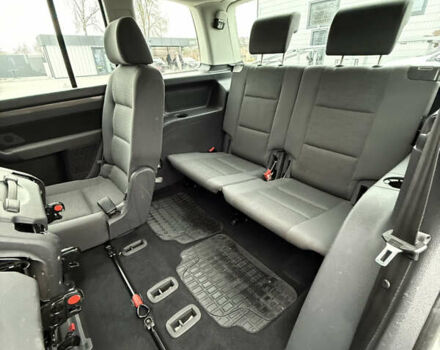 Черный Фольксваген Туран, объемом двигателя 1.4 л и пробегом 227 тыс. км за 7200 $, фото 53 на Automoto.ua