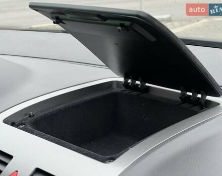 Чорний Фольксваген Туран, об'ємом двигуна 1.6 л та пробігом 147 тис. км за 8350 $, фото 35 на Automoto.ua