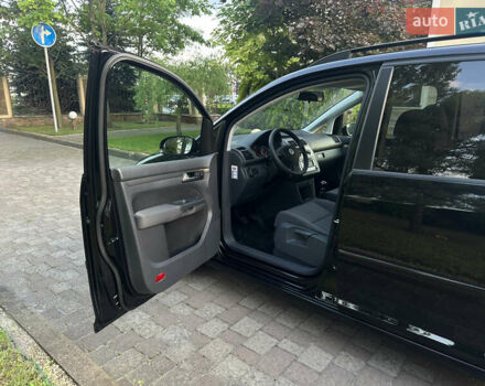 Черный Фольксваген Туран, объемом двигателя 1.6 л и пробегом 220 тыс. км за 7700 $, фото 24 на Automoto.ua