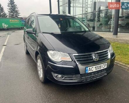Черный Фольксваген Туран, объемом двигателя 2 л и пробегом 208 тыс. км за 7771 $, фото 1 на Automoto.ua