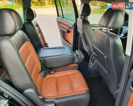 Черный Фольксваген Туран, объемом двигателя 1.6 л и пробегом 213 тыс. км за 8550 $, фото 98 на Automoto.ua