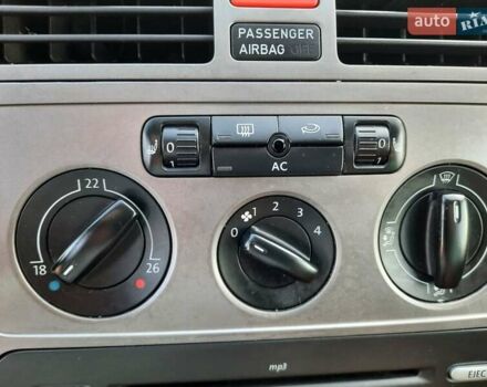 Черный Фольксваген Туран, объемом двигателя 1.6 л и пробегом 213 тыс. км за 8550 $, фото 59 на Automoto.ua