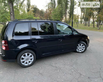Черный Фольксваген Туран, объемом двигателя 1.6 л и пробегом 261 тыс. км за 7100 $, фото 28 на Automoto.ua