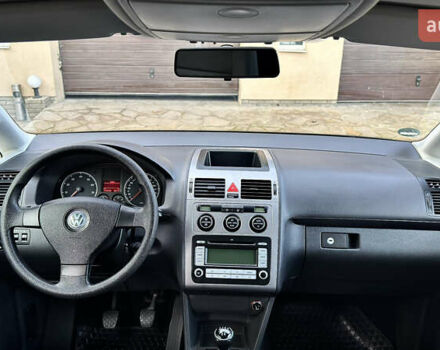 Черный Фольксваген Туран, объемом двигателя 1.6 л и пробегом 176 тыс. км за 8198 $, фото 49 на Automoto.ua