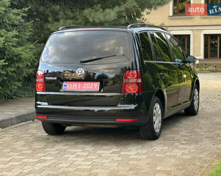 Черный Фольксваген Туран, объемом двигателя 1.6 л и пробегом 220 тыс. км за 7700 $, фото 7 на Automoto.ua