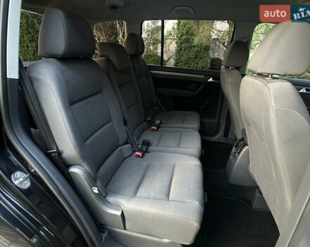 Черный Фольксваген Туран, объемом двигателя 1.6 л и пробегом 220 тыс. км за 7700 $, фото 35 на Automoto.ua