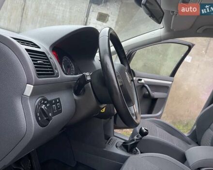 Черный Фольксваген Туран, объемом двигателя 1.4 л и пробегом 194 тыс. км за 6555 $, фото 38 на Automoto.ua