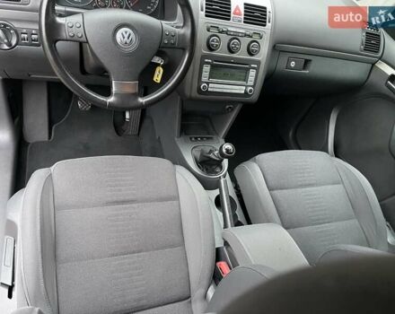 Черный Фольксваген Туран, объемом двигателя 1.4 л и пробегом 194 тыс. км за 6555 $, фото 45 на Automoto.ua