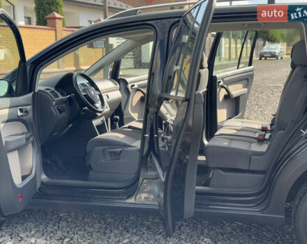 Чорний Фольксваген Туран, об'ємом двигуна 1.4 л та пробігом 220 тис. км за 8350 $, фото 21 на Automoto.ua