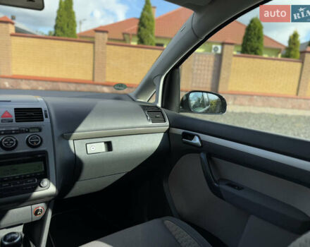 Чорний Фольксваген Туран, об'ємом двигуна 1.4 л та пробігом 220 тис. км за 8350 $, фото 42 на Automoto.ua