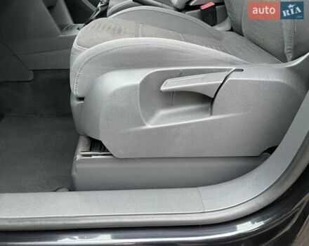 Черный Фольксваген Туран, объемом двигателя 1.4 л и пробегом 194 тыс. км за 6555 $, фото 47 на Automoto.ua