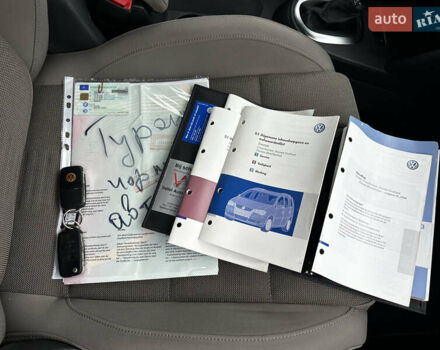 Черный Фольксваген Туран, объемом двигателя 1.4 л и пробегом 195 тыс. км за 7600 $, фото 17 на Automoto.ua