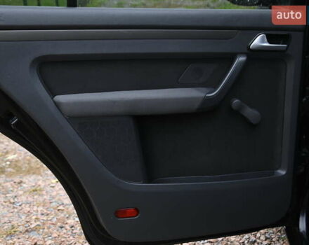 Черный Фольксваген Туран, объемом двигателя 1.6 л и пробегом 152 тыс. км за 7600 $, фото 18 на Automoto.ua