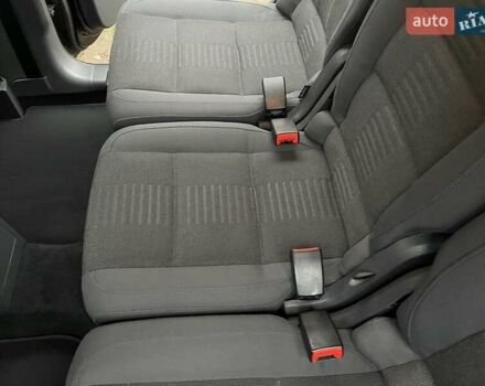 Черный Фольксваген Туран, объемом двигателя 1.4 л и пробегом 194 тыс. км за 6555 $, фото 124 на Automoto.ua