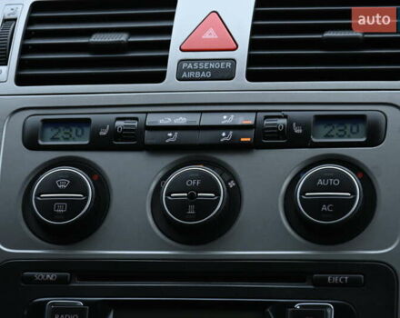 Черный Фольксваген Туран, объемом двигателя 1.6 л и пробегом 152 тыс. км за 7600 $, фото 25 на Automoto.ua