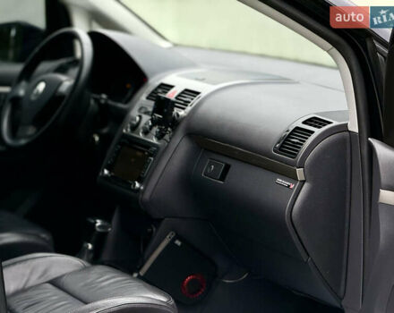 Чорний Фольксваген Туран, об'ємом двигуна 1.97 л та пробігом 279 тис. км за 8800 $, фото 43 на Automoto.ua