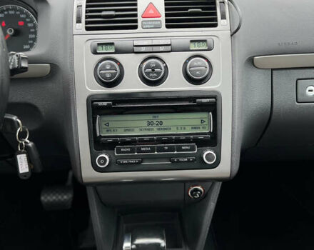 Черный Фольксваген Туран, объемом двигателя 1.4 л и пробегом 195 тыс. км за 7600 $, фото 13 на Automoto.ua