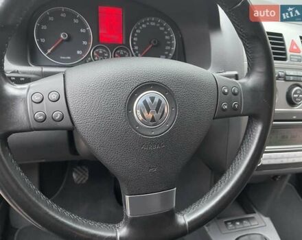 Черный Фольксваген Туран, объемом двигателя 1.4 л и пробегом 194 тыс. км за 6555 $, фото 43 на Automoto.ua
