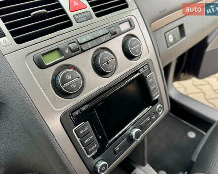 Черный Фольксваген Туран, объемом двигателя 1.4 л и пробегом 190 тыс. км за 7200 $, фото 26 на Automoto.ua