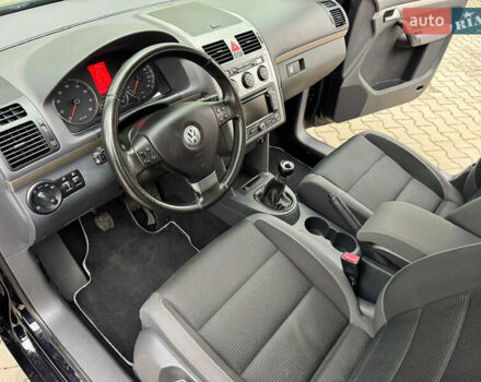 Черный Фольксваген Туран, объемом двигателя 1.4 л и пробегом 190 тыс. км за 7200 $, фото 22 на Automoto.ua