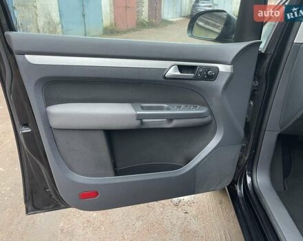 Черный Фольксваген Туран, объемом двигателя 1.4 л и пробегом 194 тыс. км за 6555 $, фото 36 на Automoto.ua