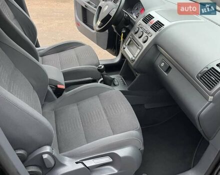 Черный Фольксваген Туран, объемом двигателя 1.4 л и пробегом 194 тыс. км за 6555 $, фото 206 на Automoto.ua