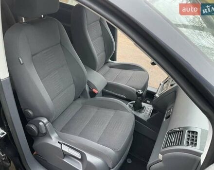 Черный Фольксваген Туран, объемом двигателя 1.4 л и пробегом 194 тыс. км за 6555 $, фото 217 на Automoto.ua