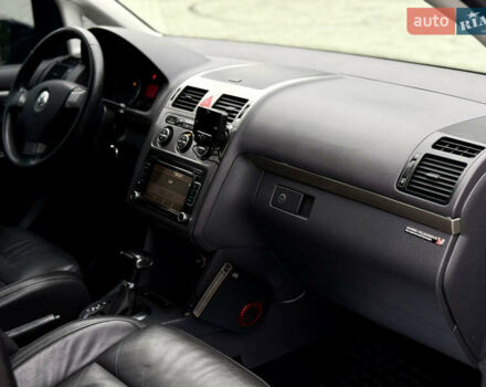 Чорний Фольксваген Туран, об'ємом двигуна 1.97 л та пробігом 279 тис. км за 8800 $, фото 34 на Automoto.ua