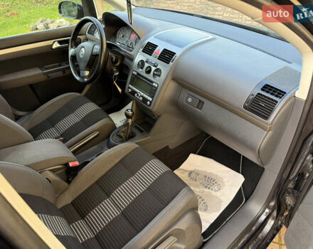 Чорний Фольксваген Туран, об'ємом двигуна 1.4 л та пробігом 148 тис. км за 5999 $, фото 59 на Automoto.ua