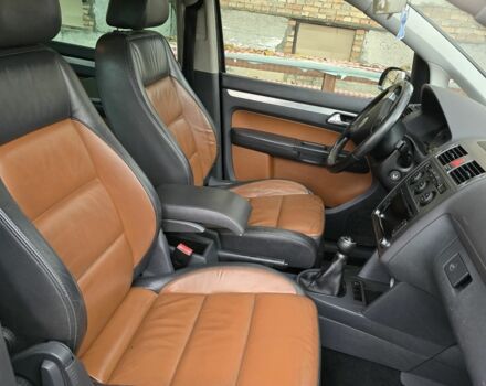 Чорний Фольксваген Туран, об'ємом двигуна 1.9 л та пробігом 200 тис. км за 3400 $, фото 6 на Automoto.ua