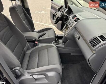 Чорний Фольксваген Туран, об'ємом двигуна 1.4 л та пробігом 190 тис. км за 6950 $, фото 26 на Automoto.ua