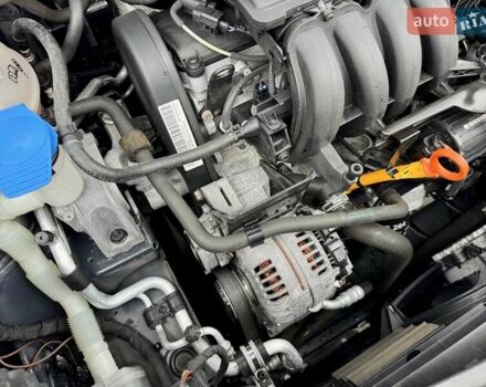 Чорний Фольксваген Туран, об'ємом двигуна 1.6 л та пробігом 147 тис. км за 8400 $, фото 24 на Automoto.ua