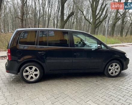Черный Фольксваген Туран, объемом двигателя 1.6 л и пробегом 180 тыс. км за 8200 $, фото 21 на Automoto.ua