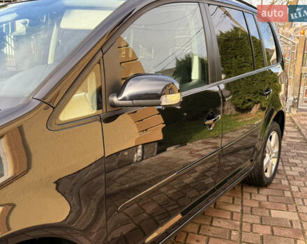 Чорний Фольксваген Туран, об'ємом двигуна 1.4 л та пробігом 148 тис. км за 5999 $, фото 68 на Automoto.ua