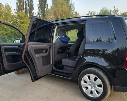 Черный Фольксваген Туран, объемом двигателя 1.4 л и пробегом 200 тыс. км за 6900 $, фото 9 на Automoto.ua