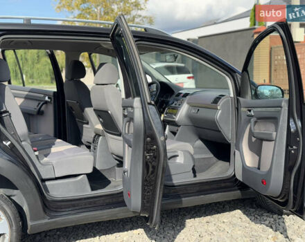 Чорний Фольксваген Туран, об'ємом двигуна 1.4 л та пробігом 220 тис. км за 8350 $, фото 29 на Automoto.ua