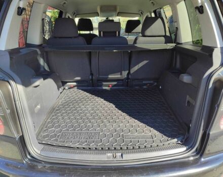 Черный Фольксваген Туран, объемом двигателя 1.9 л и пробегом 225 тыс. км за 7999 $, фото 8 на Automoto.ua