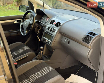 Чорний Фольксваген Туран, об'ємом двигуна 1.4 л та пробігом 148 тис. км за 5999 $, фото 63 на Automoto.ua